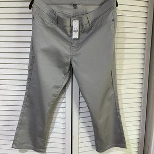 SOHO NEW YORK & COMPANY WOMEN GREY CROSBY SLIM LEG CROP - SIZE 10